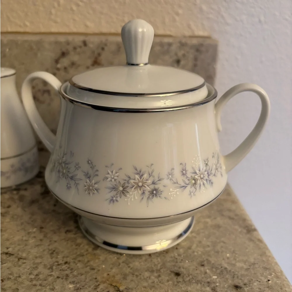 New Noritake Marywood 2181 Sugar Bowl W/ Lid Salt & Pepper and Creamer Set